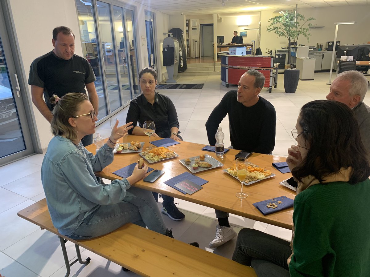 8953Dietikon's tweet photo. Treffen der #NetzwerkStadt bei der #Garage Fischer AG. Neue Menschen kennenlernen in #Dietikon war übrigens nie einfacher. :) 
#Limmattal https://t.co/wW0hLnEbrk