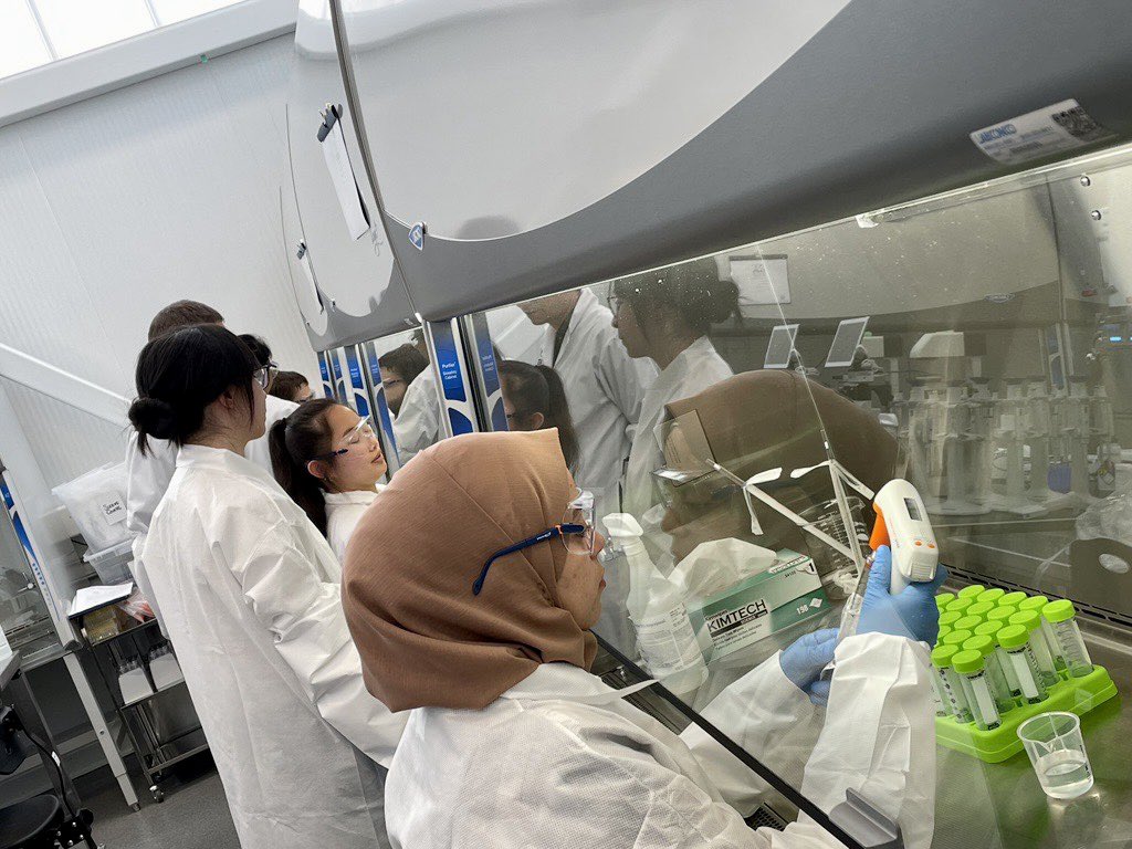 CastlCanada's tweet photo. The CanPRIME students are in the lab! Today, they are perfecting aseptic techniques under BSC and cell expansion. #biomanufacturing #behindthescenes https://t.co/kMxv7uDxJF