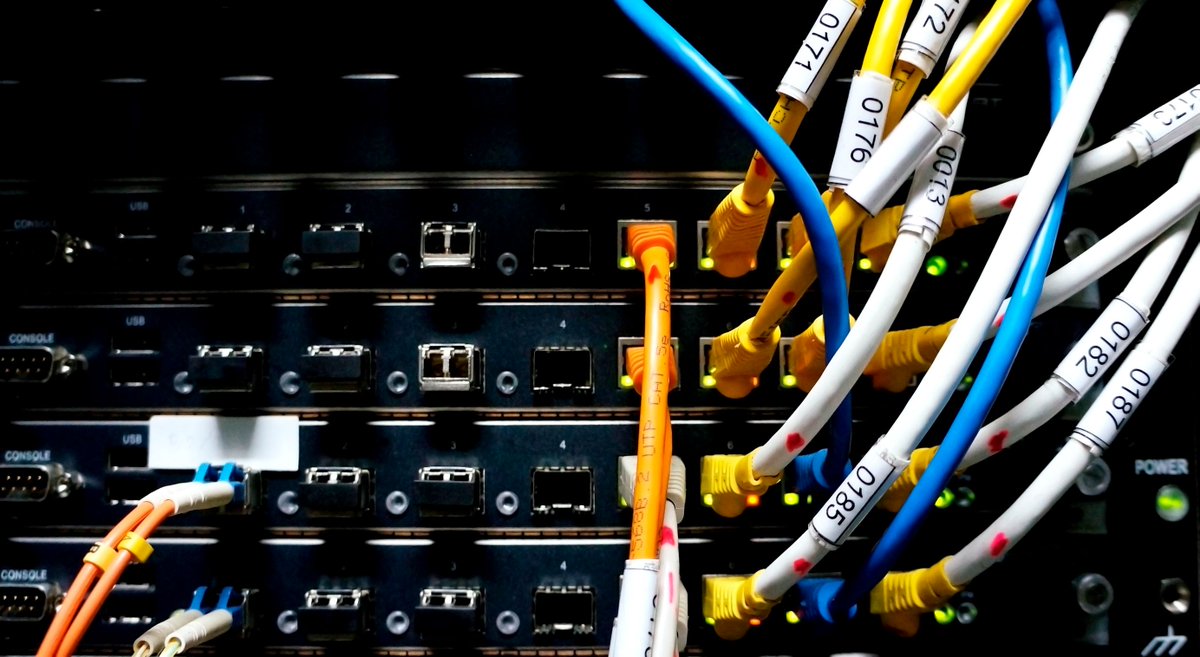 redlioncontrols's tweet photo. In today's #TechTuesday, let's understand the concept of aging time in network switches.
👉👉 https://t.co/unznDXU57r
#Networking #ManagedEthernetSwitches #RedLionControls https://t.co/kcJeeT9FIx