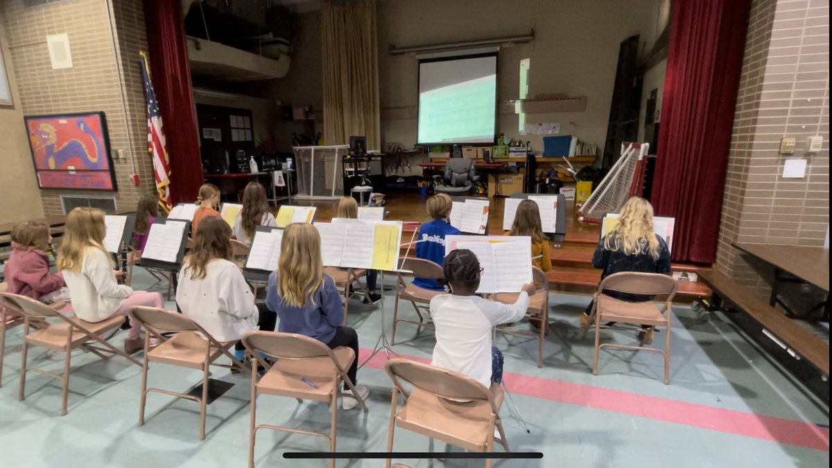 ShowalterMusic's tweet photo. After only a few weeks of lessons, @Wylandville beginning band students are off to such a nice start! https://t.co/YvhU9IhAvM