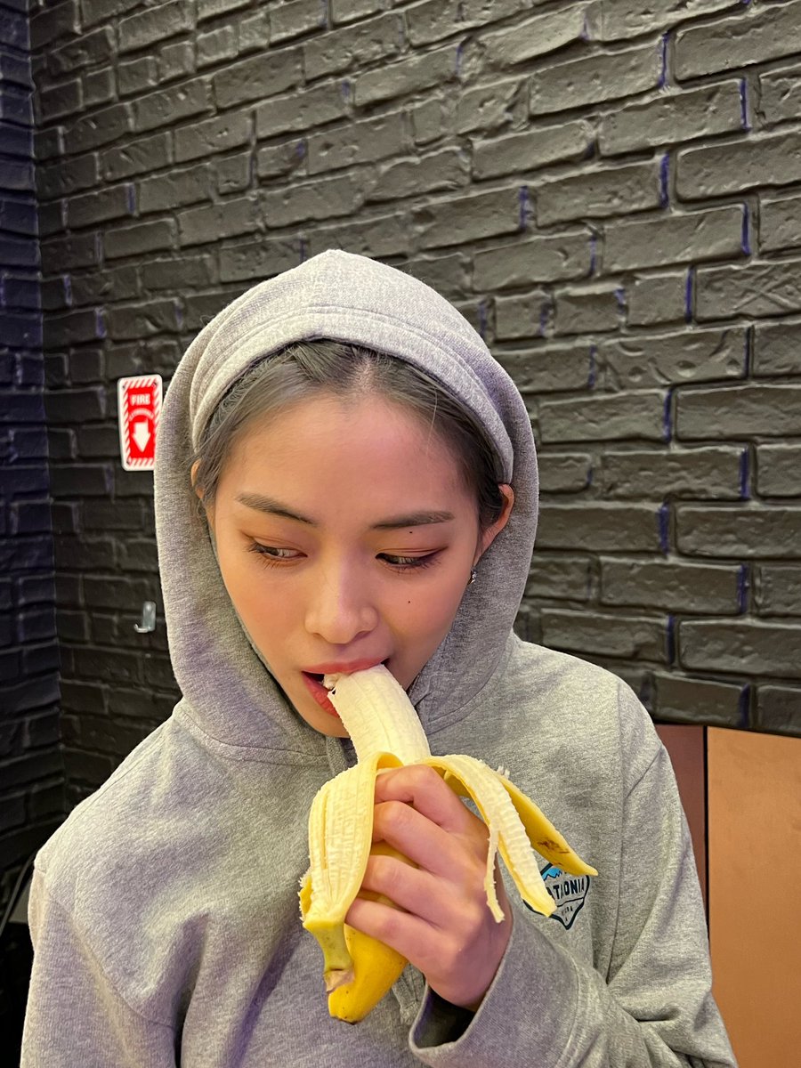 hopestrials's tweet photo. this is where i would put a clever greeting if i had any semblance of a braincell today. come say hey anyway tho maybe i'll share some fruit
#itzyrp #ryujinrp #krp21 #kpoprp https://t.co/haR1ugRqaZ