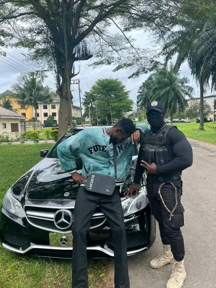 edublogng's tweet photo. AGAIN: 100-level UNIPORT Student causes a frenzy as he arrived school in a Benz and a bouncer.

#Edublog

#Wizkid
#whatsappdown 
#NigeriaFloods 
#congratulationDavid https://t.co/tZLjpKuDpP