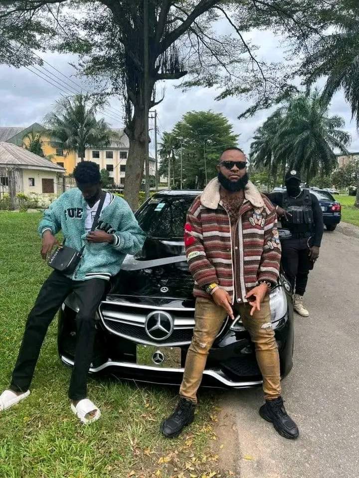 edublogng's tweet photo. AGAIN: 100-level UNIPORT Student causes a frenzy as he arrived school in a Benz and a bouncer.

#Edublog

#Wizkid
#whatsappdown 
#NigeriaFloods 
#congratulationDavid https://t.co/tZLjpKuDpP