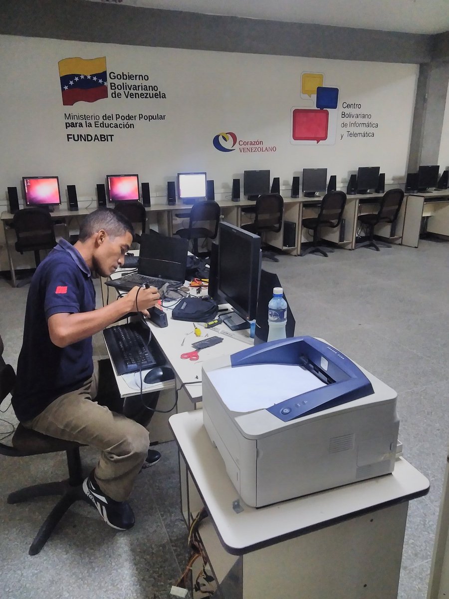 CIAT Girardot activado en la recuperación de equipos portátiles de la UEN Carlos Manuel Arrieta con el objetivo de mantener el buen desempeño de la funciones administrativas del plantel. Instalación de S.O y reparación de cargador. <a href="/Fundabit_/">FundabitOficial</a> <a href="/pedrogordon2121/">Pedro Gordon</a> <a href="/FundabitAragua/">FUNDABIT ARAGUA</a>