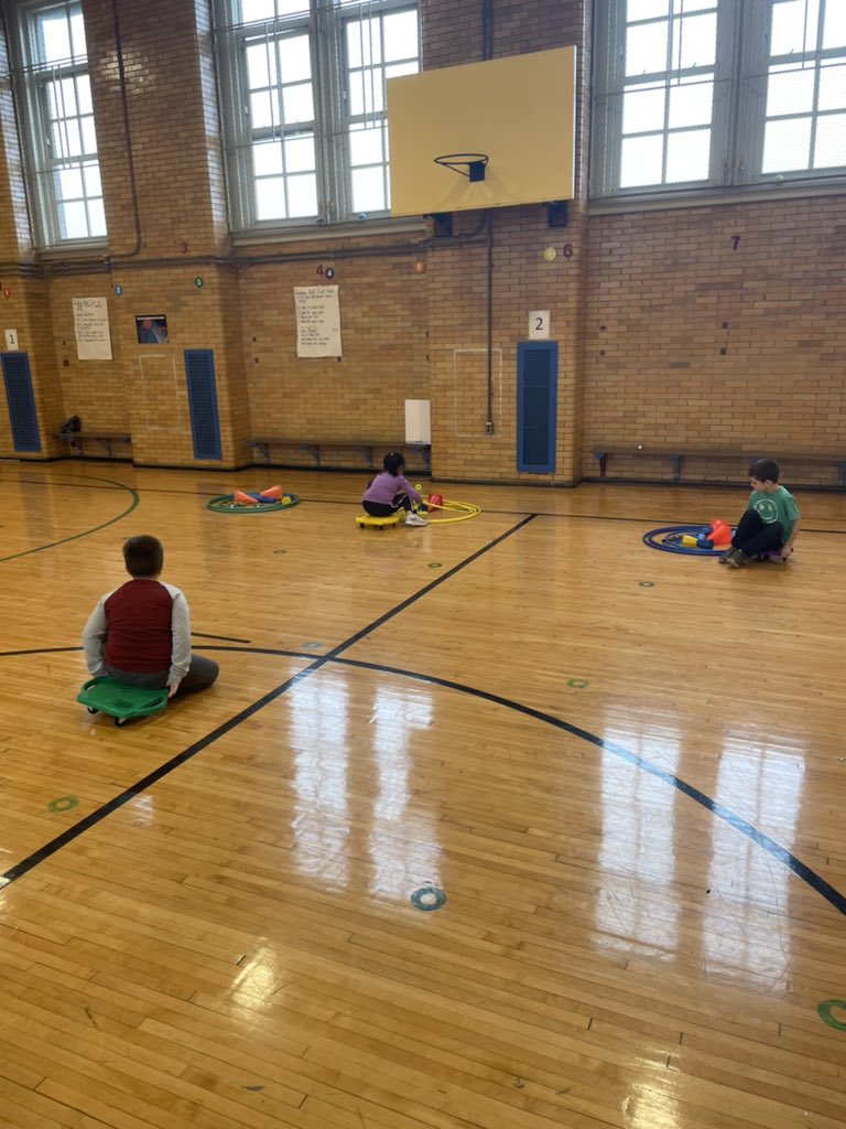 PS72_PhysEd's tweet photo. Class 2-214 playing “Vampire Relay”…a Halloween variation of “Snowman Relay”…created by our very own fifth grade student from class 5-307 (his schematics and plan included)🧛 🧛 🧛 https://t.co/Yw0NERYk83