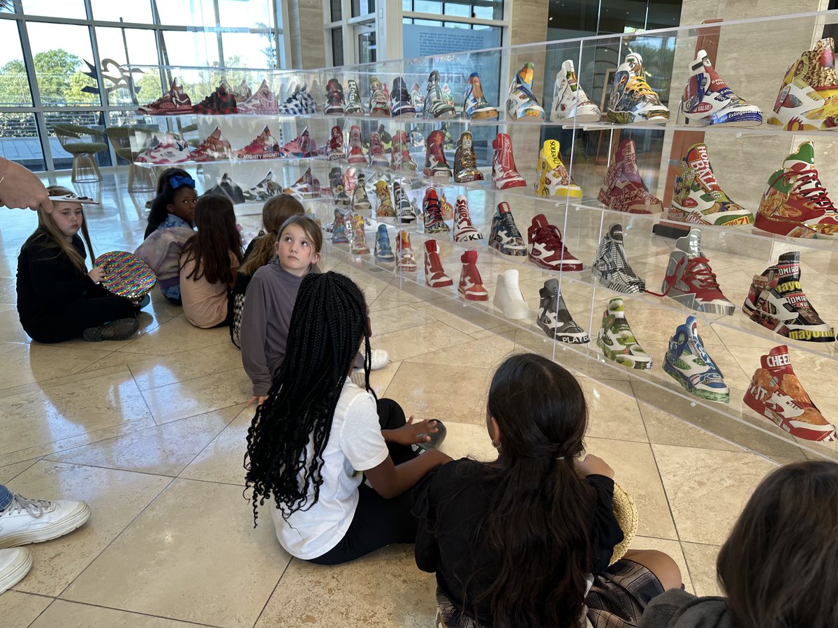 Dean_Road_Elem's tweet photo. 2nd grade enjoyed their field trip to the Jule Collins Smith Museum today. Our students toured the museum and participated in a fun art project! Thanks @thejulemuseum for a wonderful experience! https://t.co/jSszCO69Ee