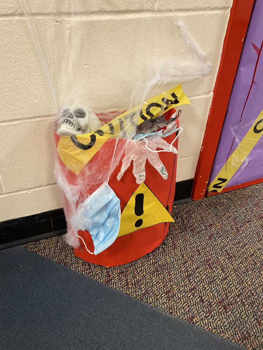 HDHSmediacenter's tweet photo. Super proud of the hard work the Blaschik Advisory put into their door decorating competition. #hdhspride https://t.co/Uoc8ebQ9XG