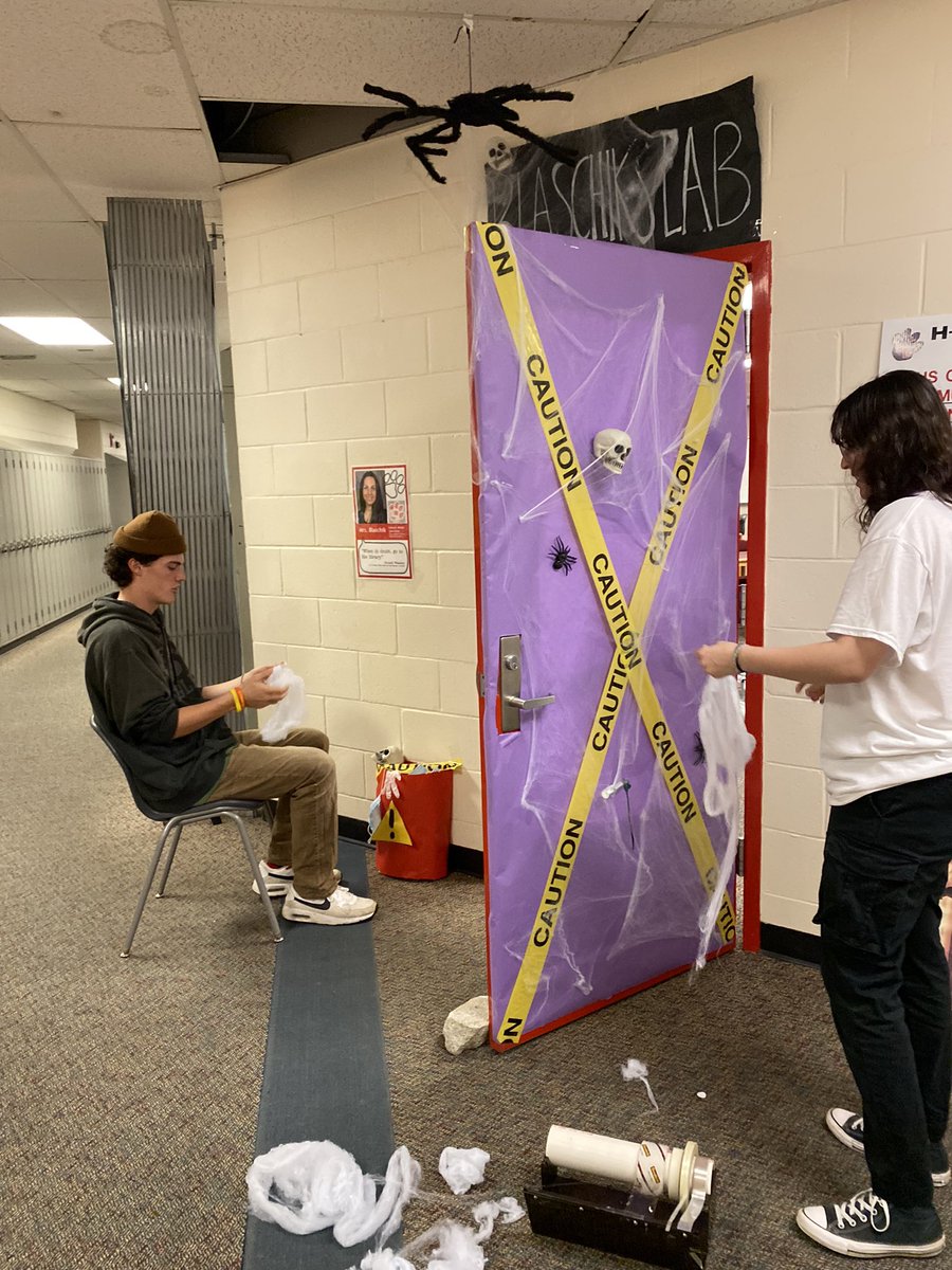 HDHSmediacenter's tweet photo. Super proud of the hard work the Blaschik Advisory put into their door decorating competition. #hdhspride https://t.co/Uoc8ebQ9XG