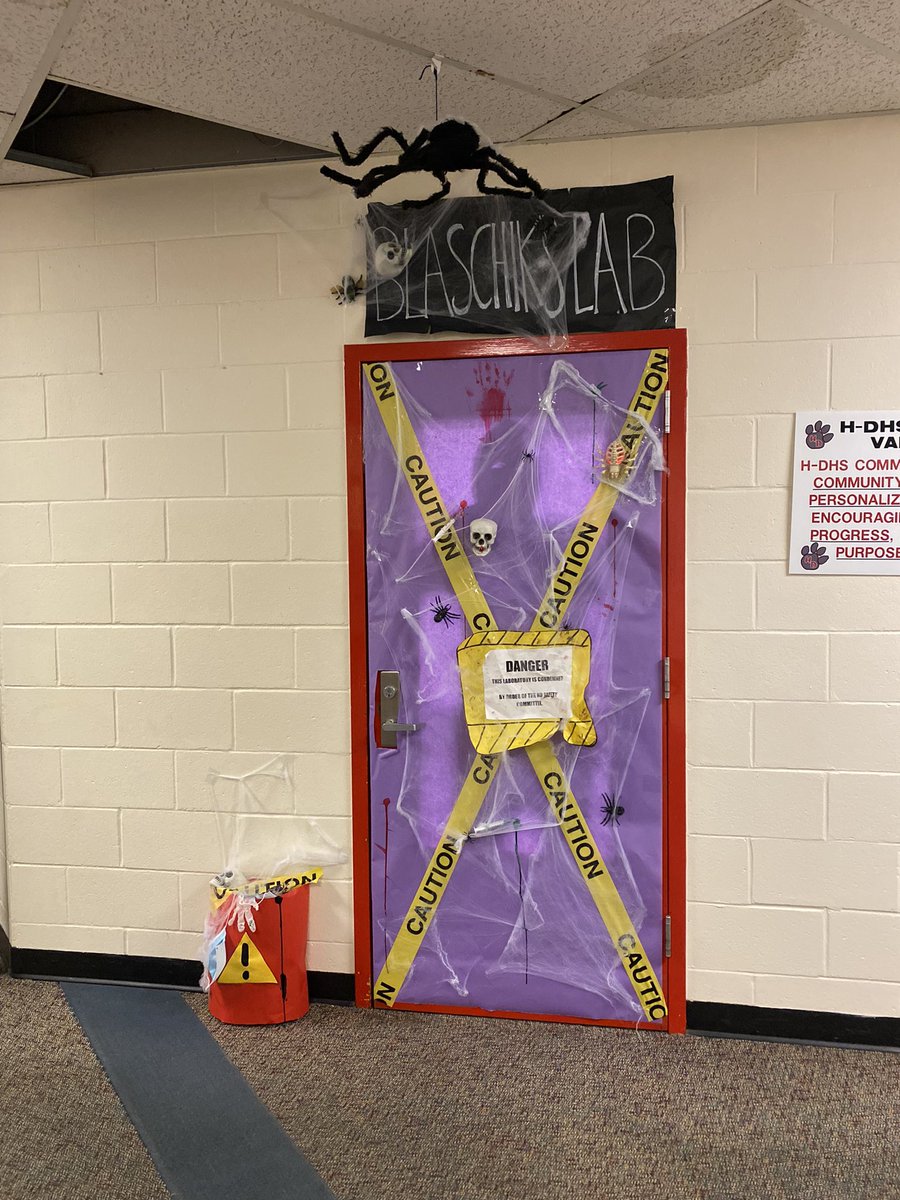 HDHSmediacenter's tweet photo. Super proud of the hard work the Blaschik Advisory put into their door decorating competition. #hdhspride https://t.co/Uoc8ebQ9XG