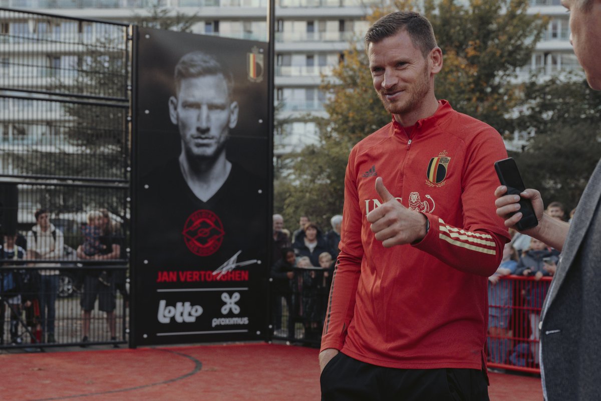 Ambassador <a href="/JanVertonghen/">Jan Vertonghen</a> officially opened our second Belgian Red Court in Sint-Niklaas. 😍