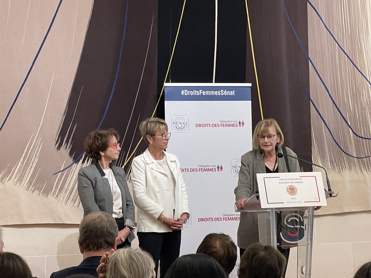 MVaraillas's tweet photo. Nous remettons ce soir à Marie-George BUFFET le prix 2022 de la Délégation aux #DroitsFemmesSenat au titre de son engagement sur la situation des femmes et filles afghanes.
Combat universel, le silence ne doit pas retomber sur la situation de ces femmes. https://t.co/5hGopAQZav