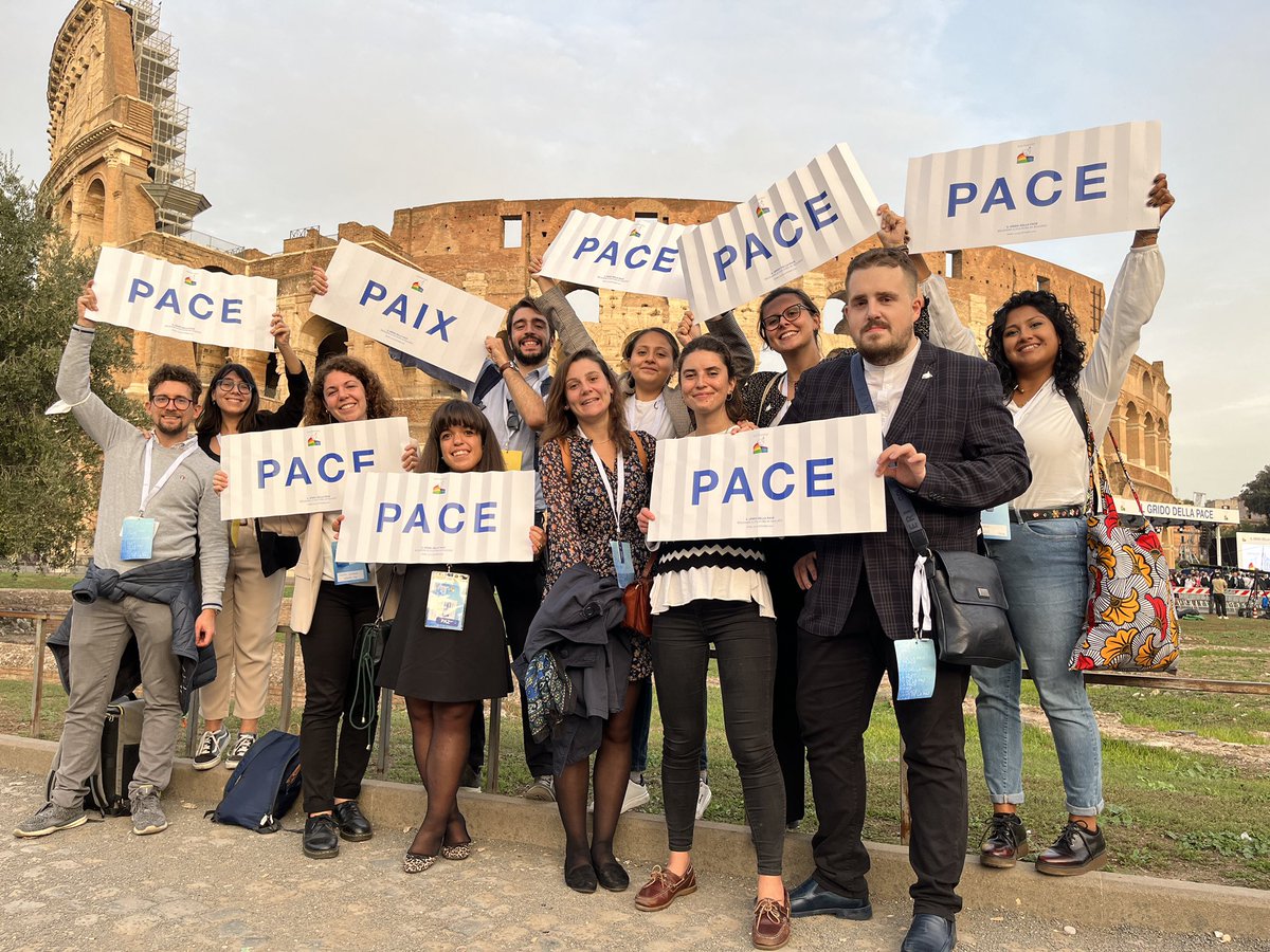 Sara_Chiappori's tweet photo. Papa Francesco alla cerimonia finale:“Quest’anno la nostra preghiera è diventata un #grido, perché oggi la #pace è gravemente violata, ferita, calpestata.
Rimettiamo la pace al cuore della visione del #futuro”

#thecryforpeace #genova @santegidionews @gxlapace @Pontifex_it https://t.co/F2LOBWoL1R