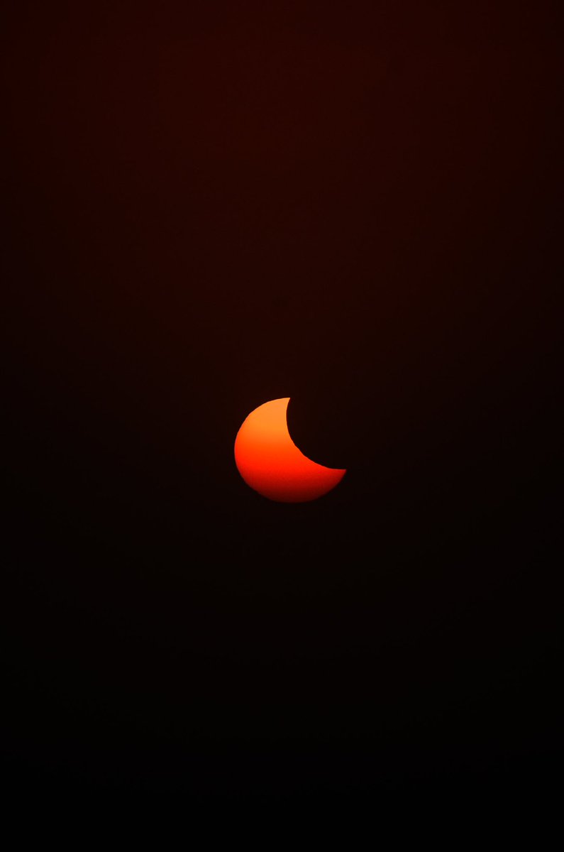 Iwriter_saheb's tweet photo. Pictures from the #SolarEclipse2022 today. Clicked on #iPhone13Pro by #Apple .
#SolarEclipse #solareclipseindia #SolarEclipse2022LIVE #solareclips @aajtak @ndtvindia @ndtv @ABPNews @BBCScienceNews @News18India @NASA https://t.co/AFaiLkubjR