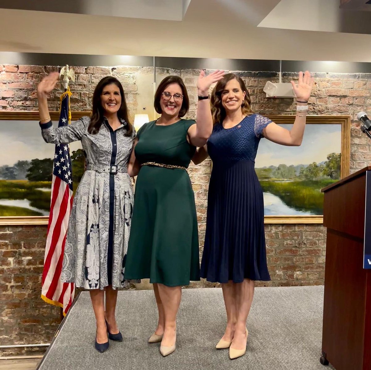 NikkiHaley's tweet photo. .@ellenfored is a champion for school choice and will always put our kids first. She's the only candidate who believes parents should be in control of their children’s education.

Let’s get her to the finish line! 📚🍎 https://t.co/dZX15lSomL https://t.co/8V8xEZCypB