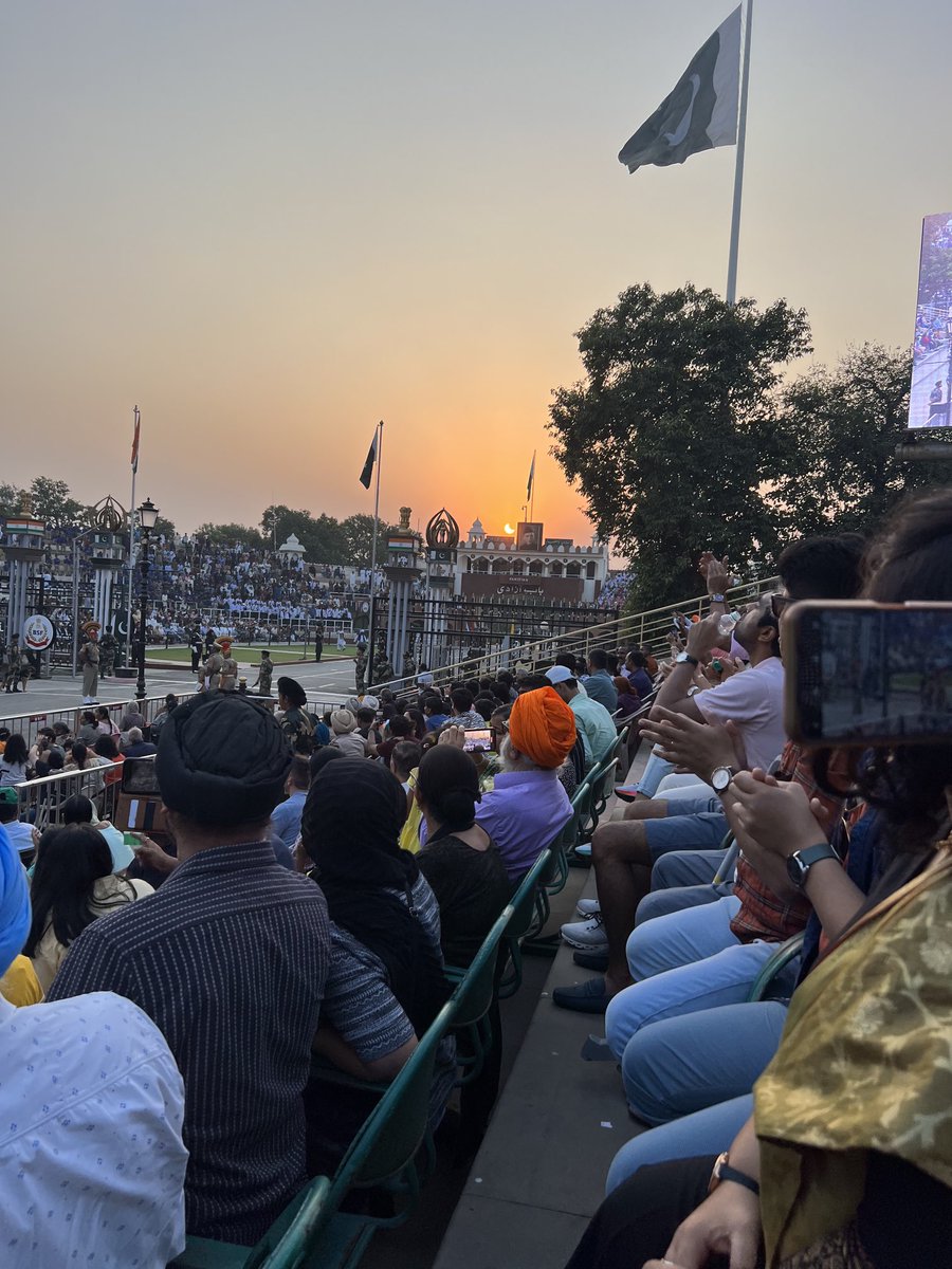 Divyesh63's tweet photo. #eclipseofthesun taken at the #Attari #wagahborder #india https://t.co/lpPjKztuEE