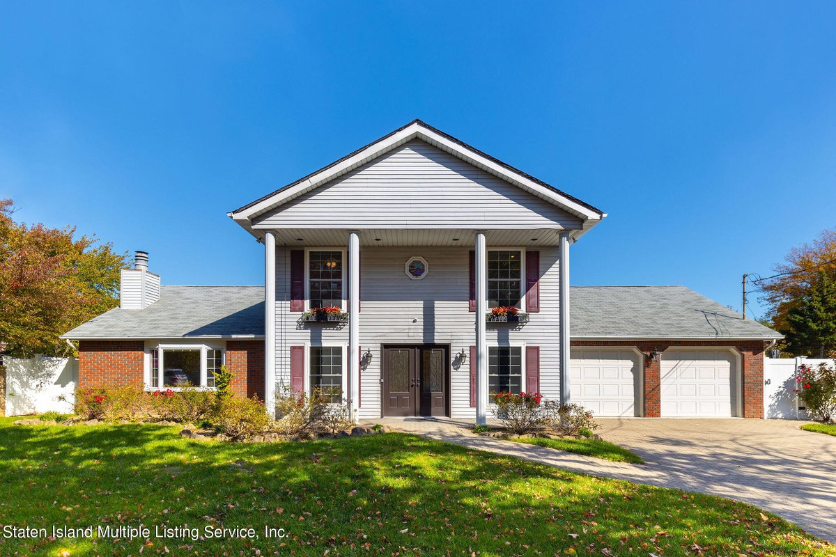 JShipone's tweet image. Do you know someone looking for a great #property in #StatenIsland?   #realestate tour.corelistingmachine.com/home/AHP9RX