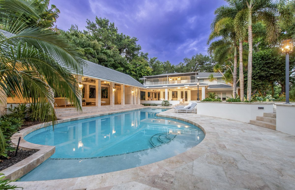 Just south of Miami on the historic Old Cutler Road, you’ll find this gem of a property listed by Isabel Cristina Castro and Maria Bradley of Berkshire Hathaway HomeServices EWM Realty. Offered at $8,200,000.
bit.ly/3Su5RvO