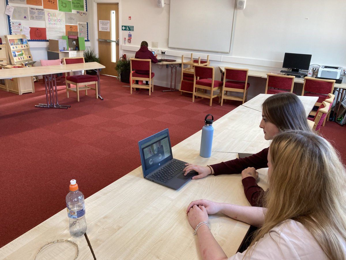 stmodansMH's tweet photo. Good start today with Pupil Workshop 1 (of 4) of  the CLOCK OFF Research with Glasgow University and SHINE. Looking at reducing use of Technology at night for young people to help improve their sleep pattern. #SHINE #CLOCKOFF https://t.co/M1RFkYGVuR