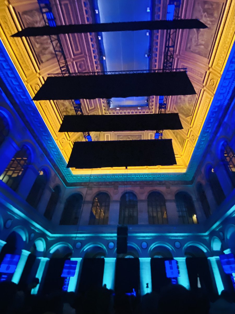 evahober's tweet photo. Thank you so much @jeanmicheljarre, true legend. I felt like I was on your spaceship today, flying through the cosmic Palais Brongniart 🛸

With @supachica @radiofrance 🙏 

#metaverse #art #oxymore https://t.co/gadCtGBaV8
