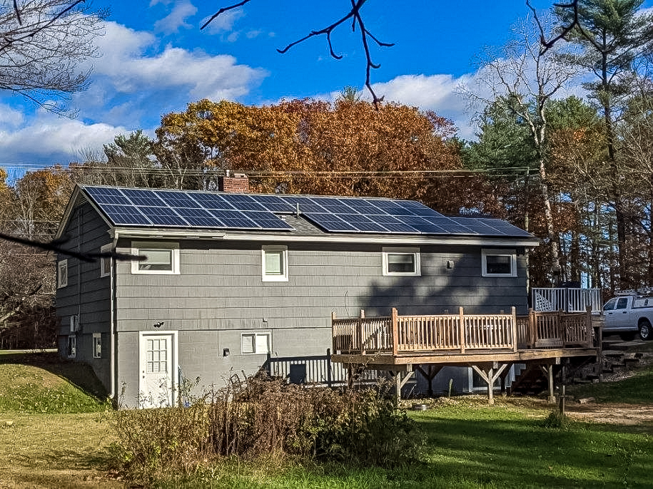 Seasons are shifting, but that doesn't mean you have to put your home improvement projects on hold till spring. Get a jump start and find out if solar is right for you with a free site visit!

#GraniteStateSolar #ResilientEnergySystems #ShopLocalNH #SolarInstallers