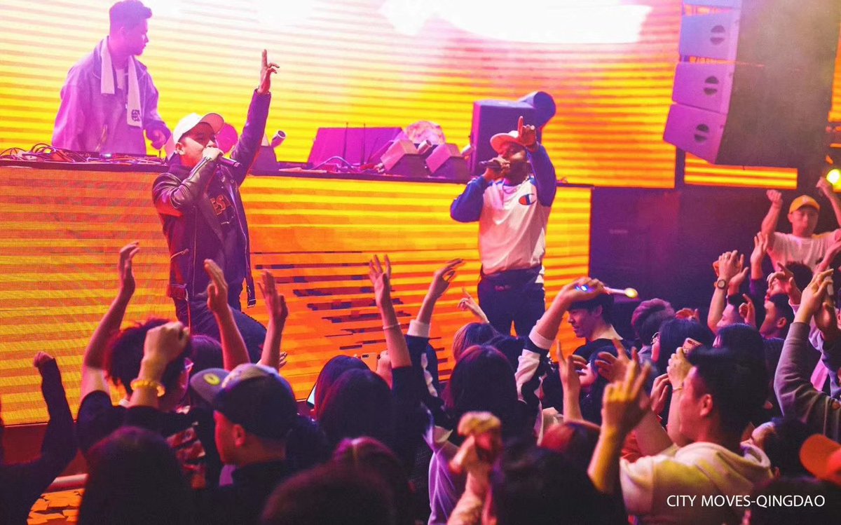 maxyjay_'s tweet photo. Let me see those hands up
#performer #tourlife #crazykids https://t.co/E6j7I1JaoO
