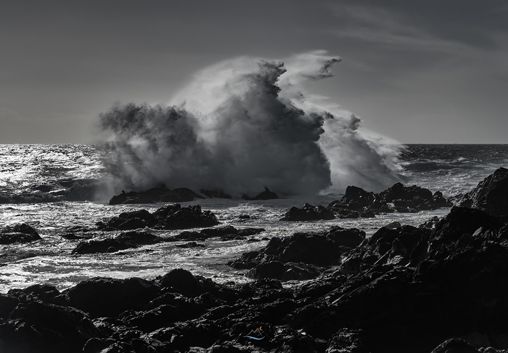davidlmccolm's tweet photo. West coast storm season is back! Bring it on! #stormwaves #ucluelet #tofino #vancouverisland https://t.co/hlnZnfAtJa