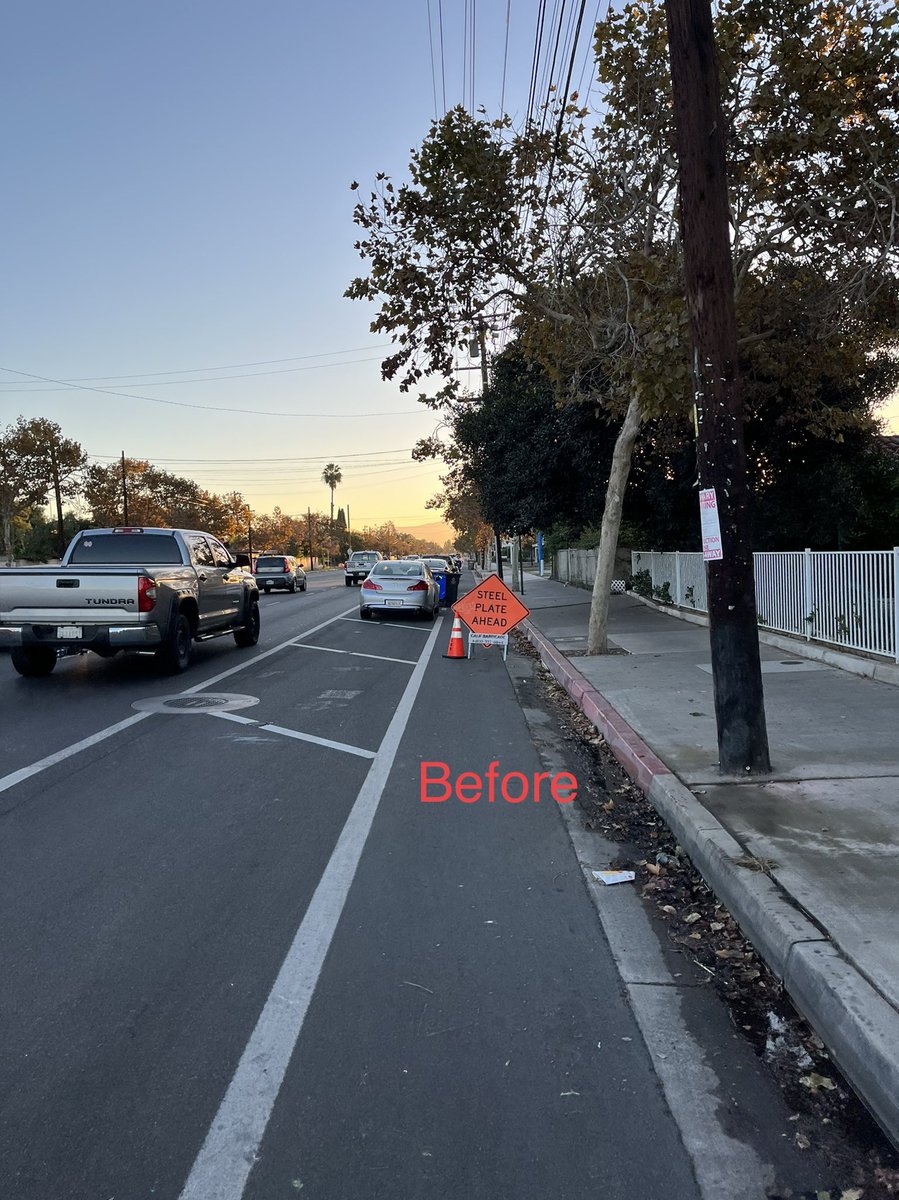 McNeillJBK's tweet photo. @CityofSantaAna I moved a  warning signs out of your bike lane on EB Edinger. Your welcome! https://t.co/lVw3fGCACZ