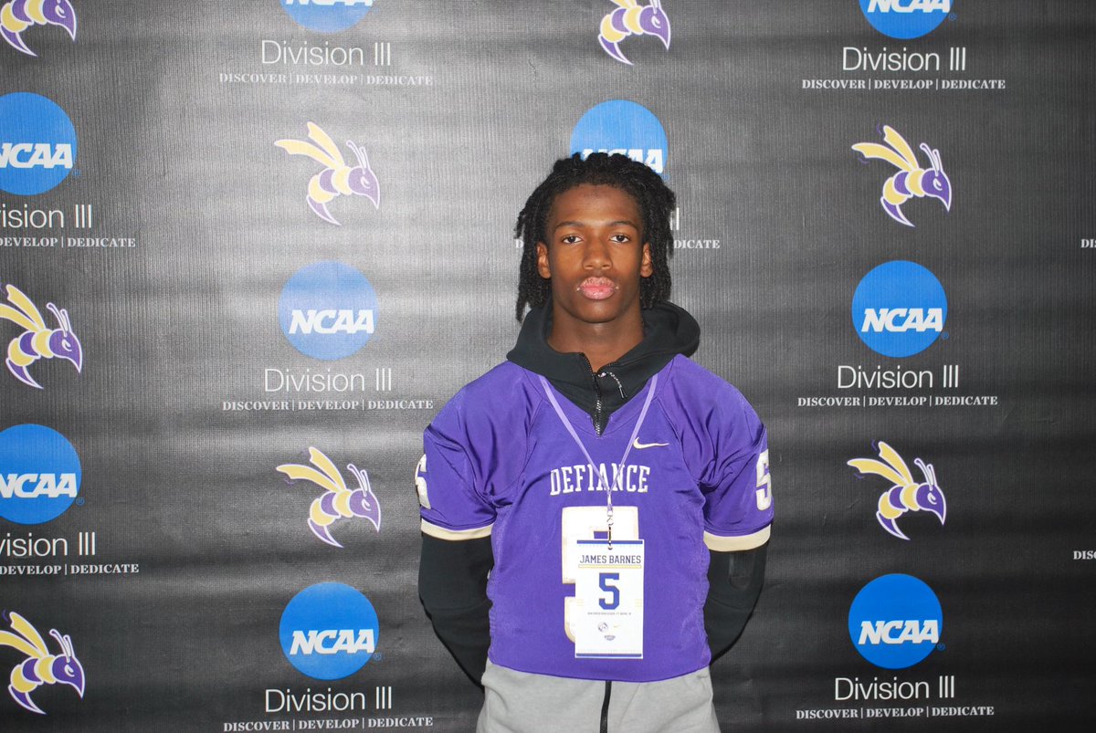 James_Barnes5's tweet photo. After a great visit this weekend I am very blessed to say that I have received my first offer from @DCFBJackets Thank you @CoachD_Bled 💜. https://t.co/kLAxUI6JgI