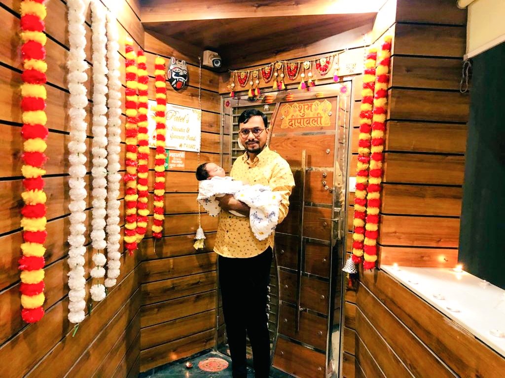 GauravPatel40's tweet photo. “On the occasion of your first Diwali, I wish that each and every moment of this auspicious day shower you with blessings of joys, good health and prosperity❤️❤️😍😍
Happy First Diwali to you our dearest cute son #Garvit_Patel❤️❤️🥰🥰
#firstdipawali
#dipawali2022
#firstdiwali https://t.co/F4y1voJD3N