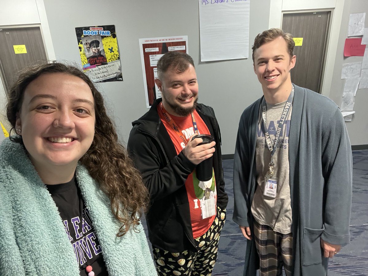 6th grade math putting drugs to REST on PJ DAY.
#wearehaskett <a href="/PrincipalPaz/">Dr. David Paz</a> <a href="/HaskettJH/">Haskett Junior High</a> @AP_LaurenWhite