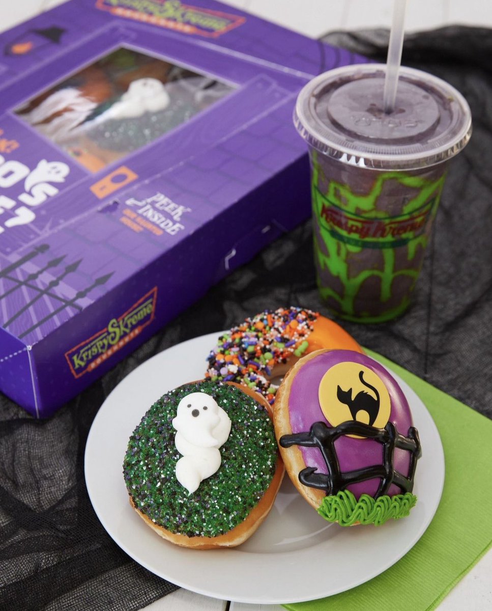 Doughnut panic… Krispy Skreme has arrived for Halloween! 😱🎃👻 Try the all-new Haunted House 🍩 collection @krispykreme in #TimesSquare 🌟 #KrispyKreme #spookyseason #doughnuts #nyc #halloween