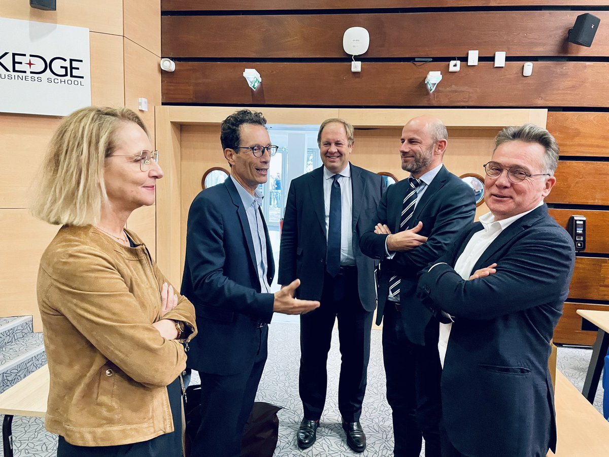 KedgeBS's tweet photo. #Partenariat 🤝 | Inauguration de notre amphithéâtre aux couleurs de la @BanquePopulaire.
Grâce à la #Fondation de KEDGE, la #BPACA va financer les 3 prochaines années de nos étudiants de l’École Entrepreneuriale 🚀. https://t.co/jU6DMTrgNB
