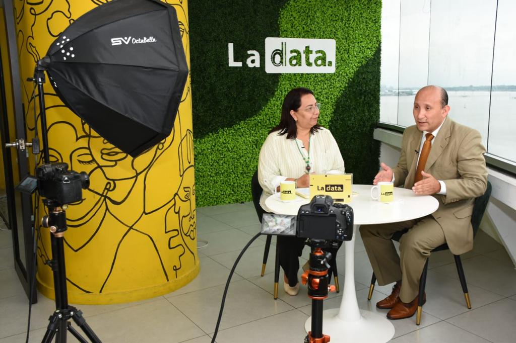 IESS_YoTeGuio's tweet photo. #Guayas | “Hay que agradecer al presidente @LassoGuillermo  por asumir el pago de la deuda olvidada por el estado con el @IESSec. Hay un compromiso para recuperar la institucionalidad en beneficio de sus afiliados”, dijo el director provincial, @FelixPilcoGye en @LaDataEc. https://t.co/E3HzNbnCvq