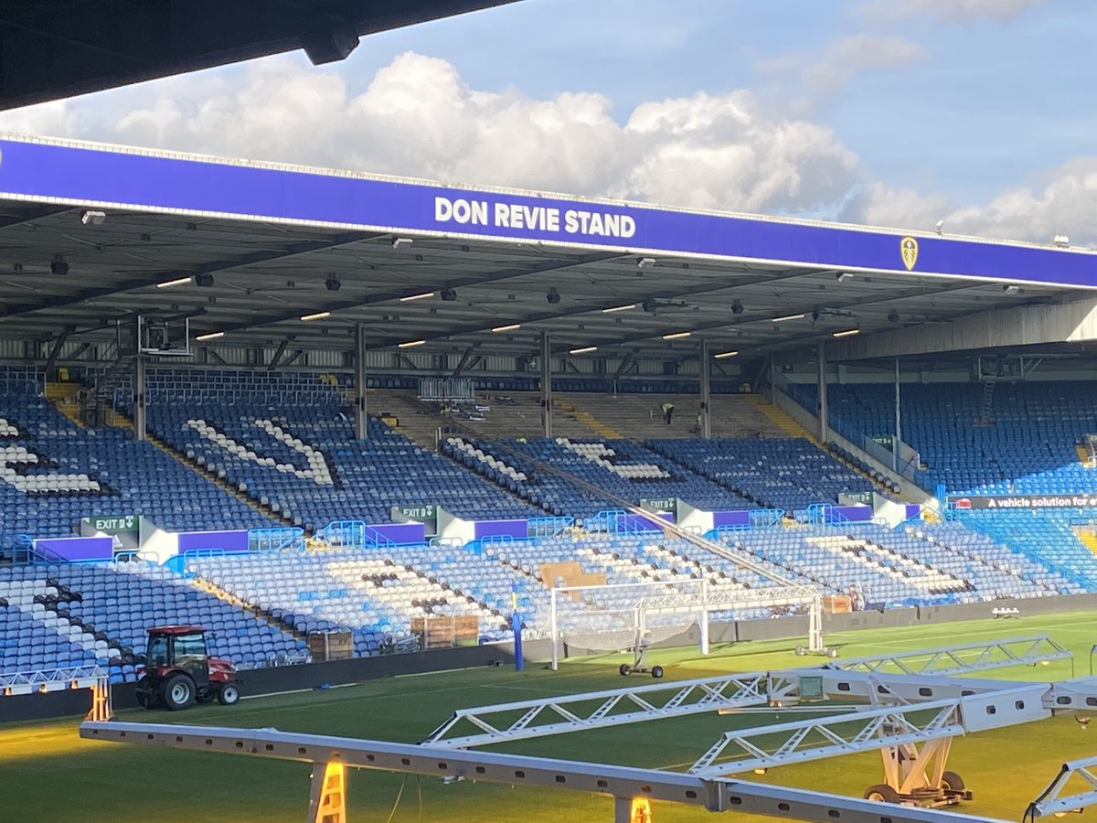 TLSalute1919's tweet photo. 🚨 Safe standing currently being installed in the Don Revie stand.  

#LUFC ⚪️ https://t.co/lPPlhJ7dG1