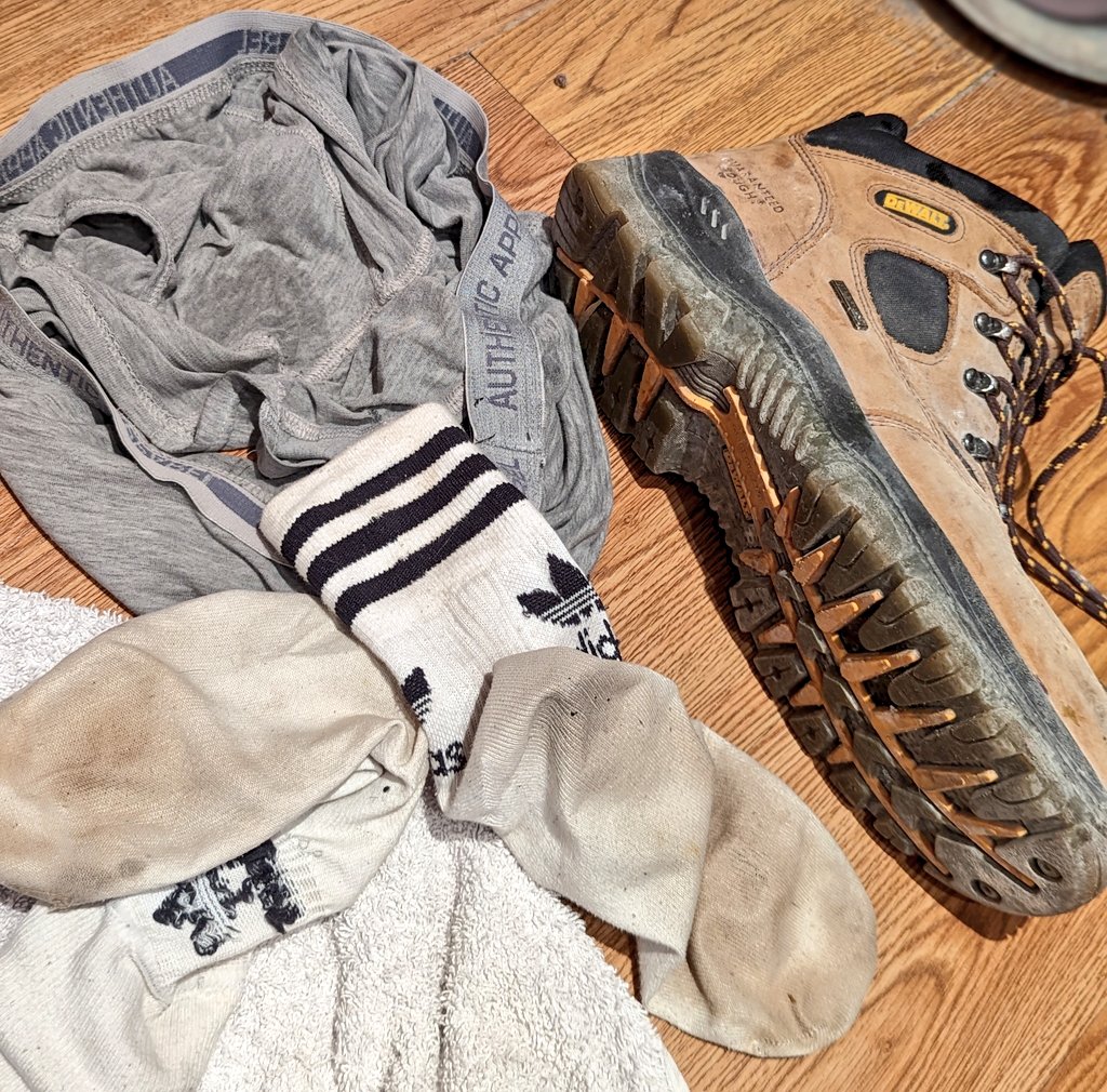 MasterKnight666's tweet photo. Make sure you suck out that piss stain. Don't want it going stale now do we 😈😈😈 £MasterKnight666
💪💪Get to sending🧦🍆😈 https://t.co/6B4UCL6Hua