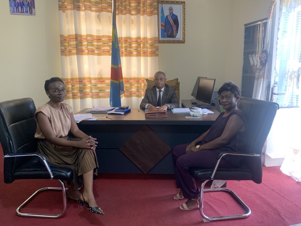 m_mubembe's tweet photo. Kalemie 25/10/2002: Rencontre avec l’hon. Kimbombo Vincent,Président de l’AP du Tanganyika pour échanger sur les différents points d’entrées pour le renforcement des capacities des Députés provinciaux et autres fonctionnaires de l’AP.@IRIglobal,@USEmbKinshasa,@MarquisJosaphat https://t.co/niv2xknpYb