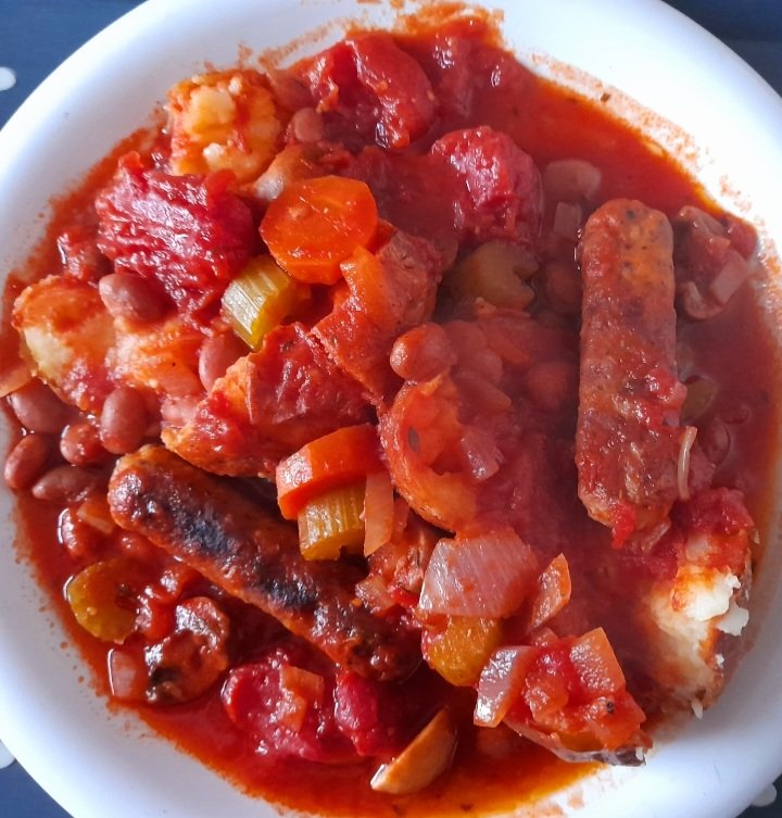 Threw jacket spuds in the oven, cooked vegan sausages and onion and transferred to pot. Added celery, carrot for 5 mins then mushroom, paprika, cumin, thyme, tin tomatoes x 2, 125m white wine, vegan chick'n stock cube cook for hour then add borletti beans for 30mins Delicious!