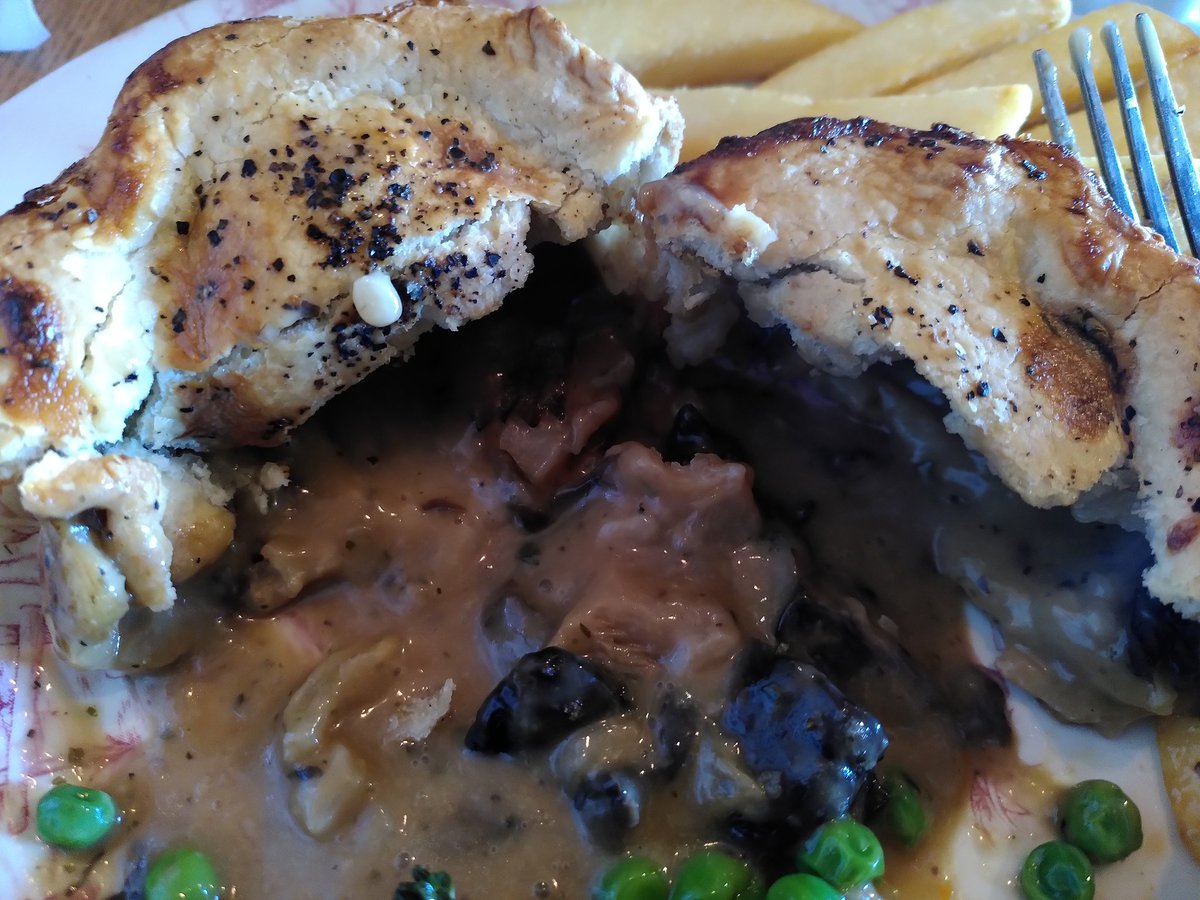That disappointment when you realise your otherwise good looking pie is mostly filled with air.... Today's disappointment came courtesy of <a href="/ChefandBrewer/">Chef & Brewer</a> Wheatstone Inn Mushroom and Ale pie.