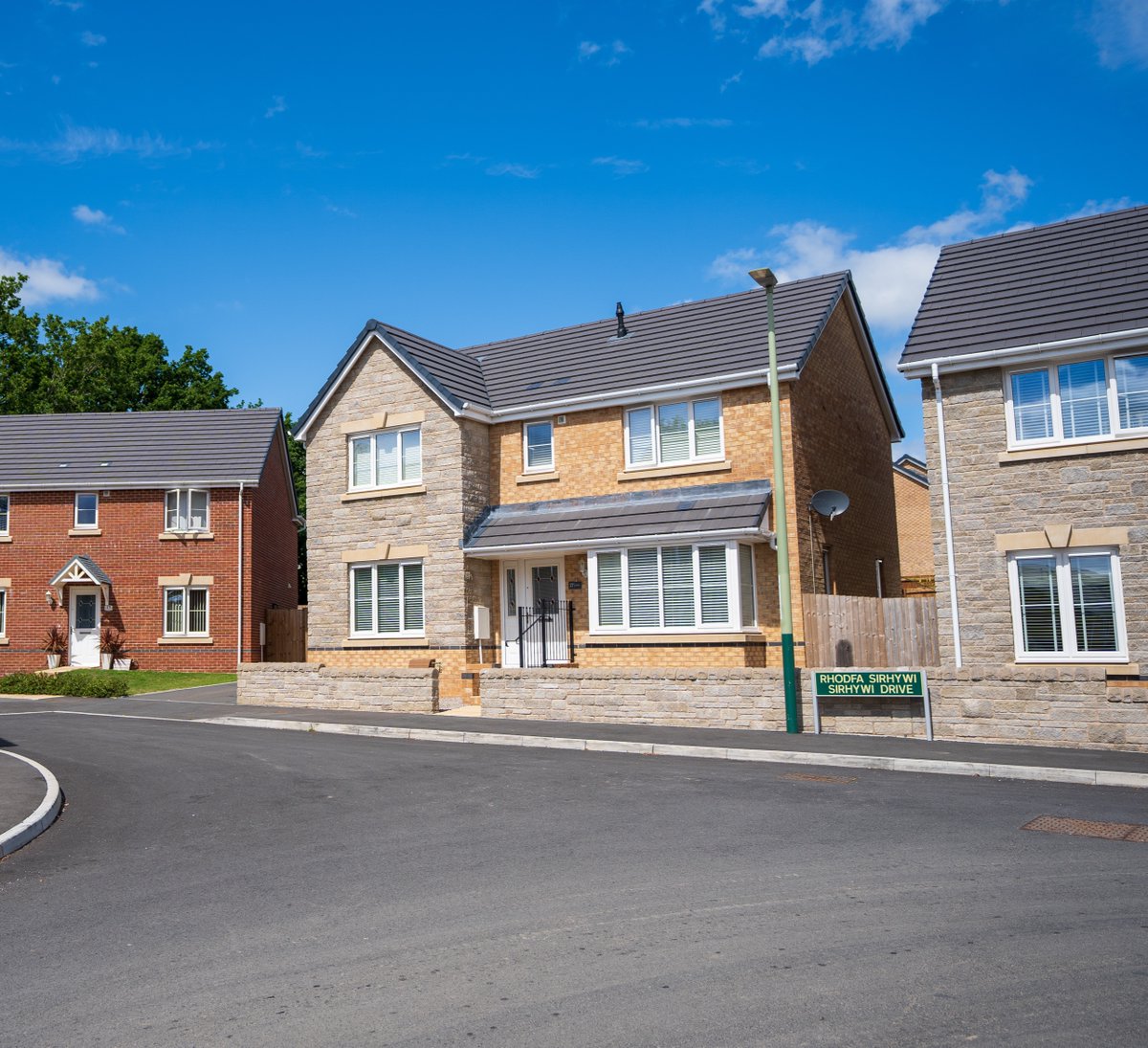 LlanmoorHomes's tweet image. PLOT 72 AVAILABLE 🌟 Priced at £345,995!

We have a stunning 4-bed Newton available to reserve immediately for £2000 less AND potential to move in by Xmas🏡

📍Hawtin Meadows 

For more info, get in touch: sales@llanmoor-homes.co.uk | 0333 320 8169

💻 llanmoor-homes.com/development/ha…