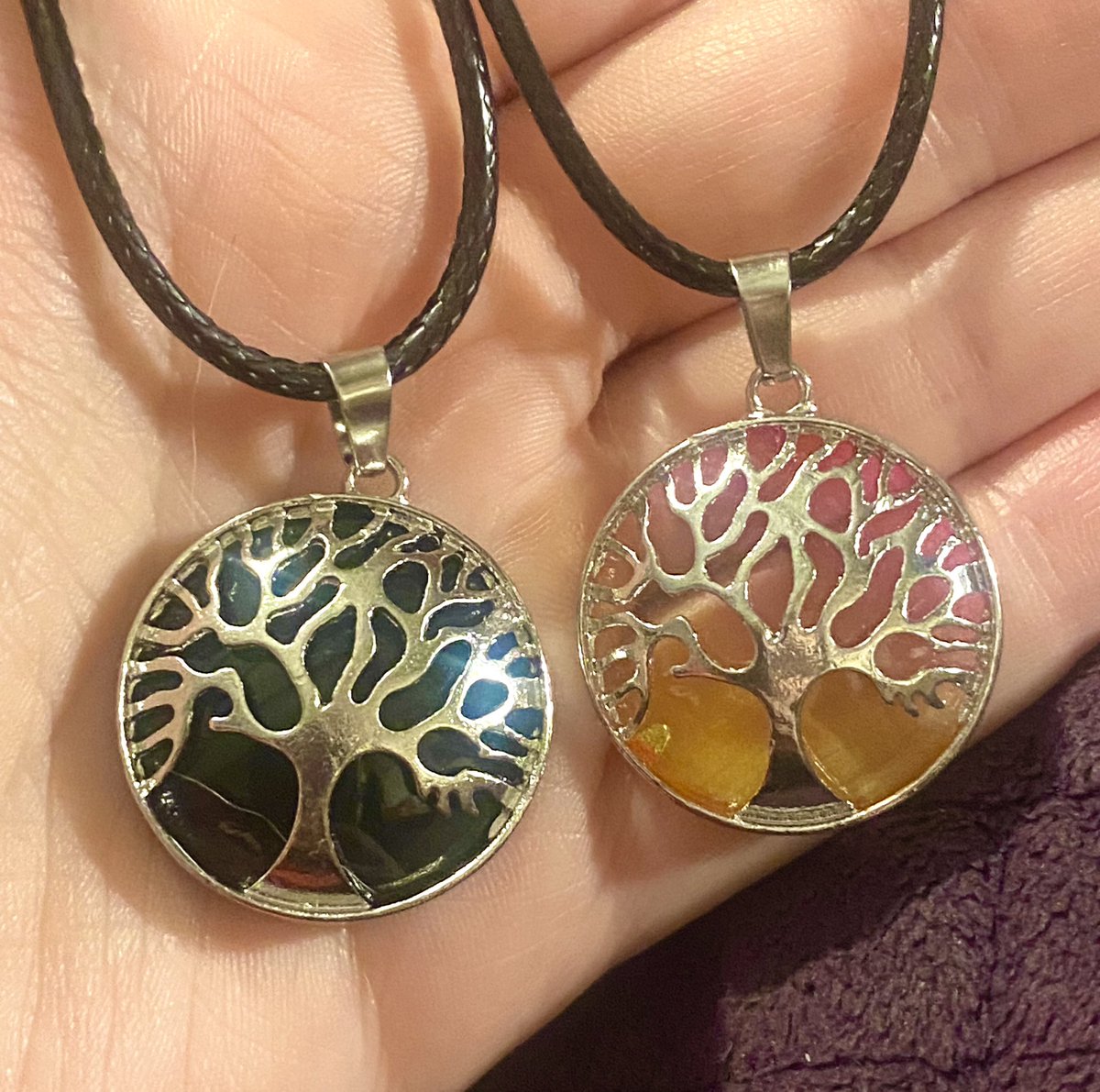 merikuros's tweet image. ✨🌳 I present to y’all a new set of vibrant Tree of Life necklaces 🌳✨

Gorgeous necklaces available for just $13 shipped + 30% off with code SPOOKI 👻🥰 

✨Link below✨