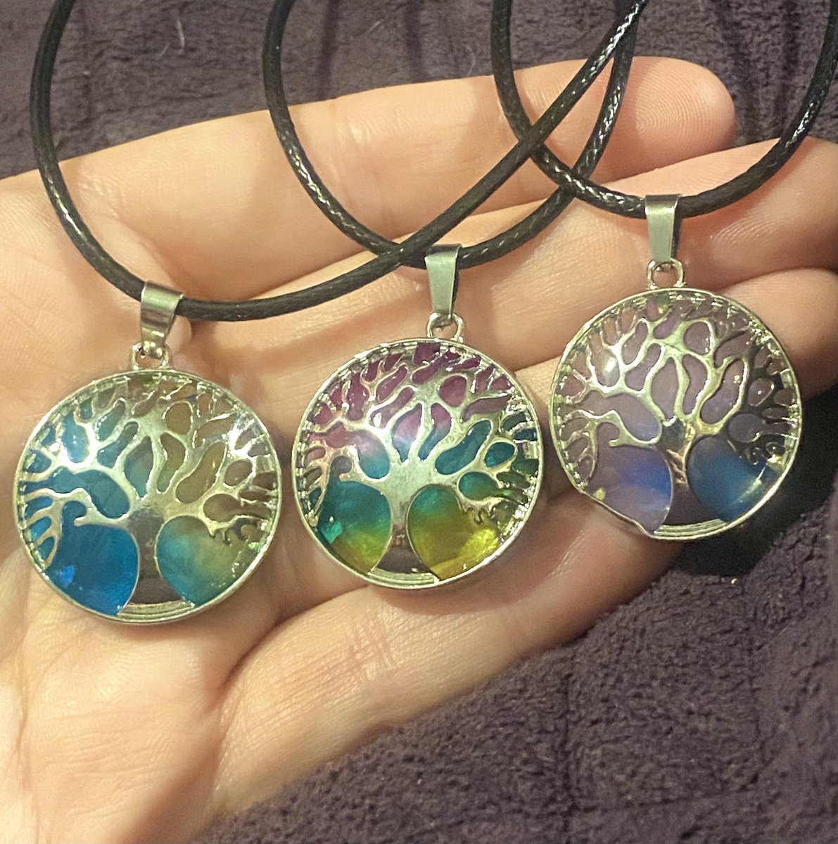 merikuros's tweet image. ✨🌳 I present to y’all a new set of vibrant Tree of Life necklaces 🌳✨

Gorgeous necklaces available for just $13 shipped + 30% off with code SPOOKI 👻🥰 

✨Link below✨