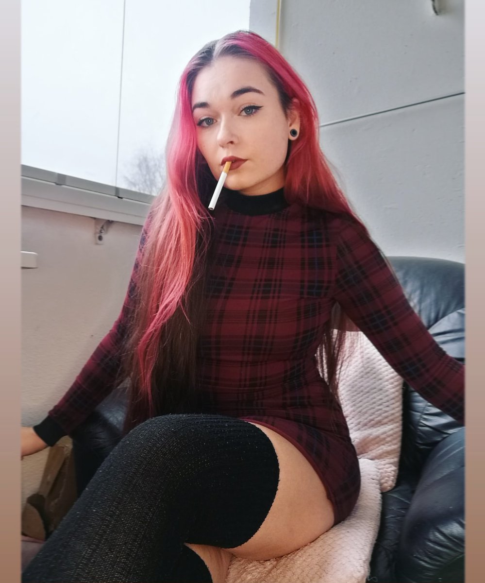 Cccarolynpics's tweet photo. Join me? 🚬😘
.
.
.
.
#sexysmoker #womenwhosmoke #redheadsmoking #cigarettesmoker #smokingbabes #smokingfetish #capnolagnia #cigarette #linkinbio #smokingmodel #smokingonlyfans #smokingdarkside #ashtraybitch #cigaretta https://t.co/esady9amY9