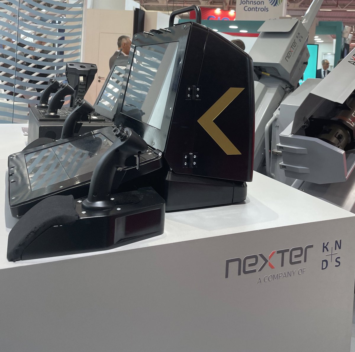 KNDS_France's tweet photo. #ETTOP est une gamme d’Entraineurs Tourelles TeléOpérées en appui de la formation et de l’entraînement des tireurs servant les tourelles navales et terrestres développées par Nexter, comme l’#ARX20. #Simulation #Training https://t.co/ZazjoolV8k