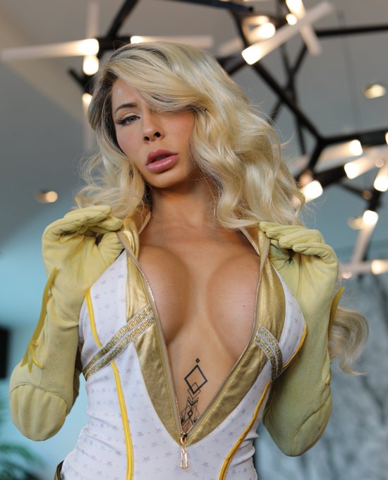 Guess my special power? 😉🦸🏼&zwj;♀️  #tuesdayvibe https://t.co/r130YwC3Lh<a href="/tag/tuesdayvibe"class="tags">#tuesdayvibe</a>