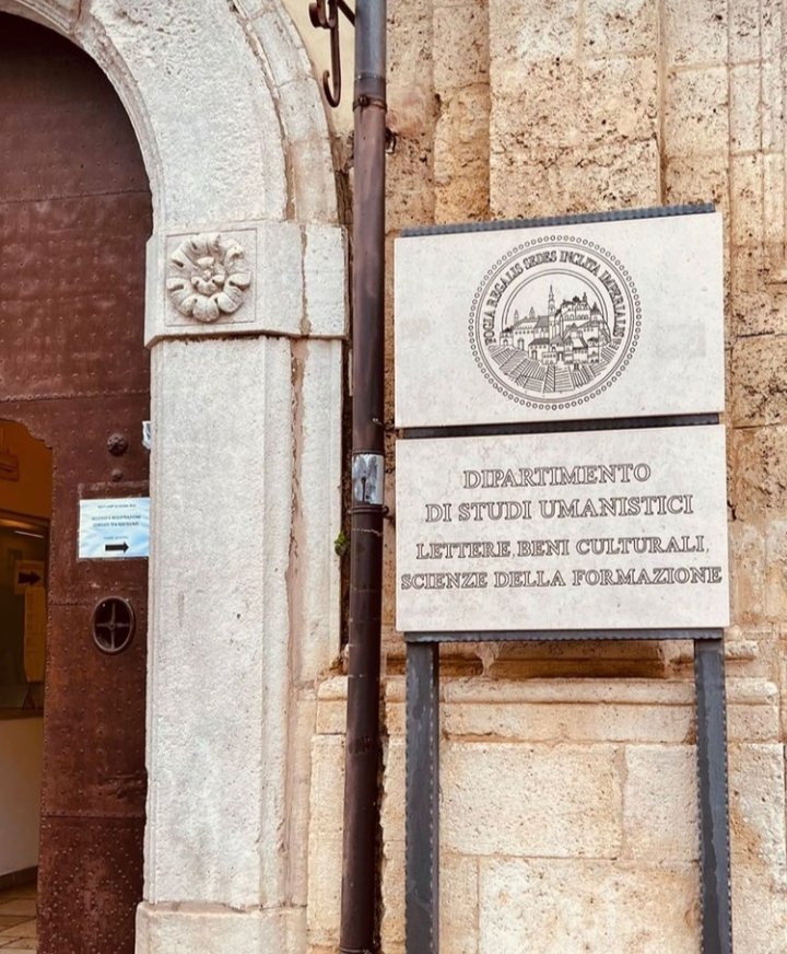 Dixy62553861's tweet photo. Saluti da Foggia.
#whatsappdown 
#eclissi 
#fiducia 
#eclissisolare 
#instagramdown 
#25ottobre 
#Camera https://t.co/OTkPKbJuBI
