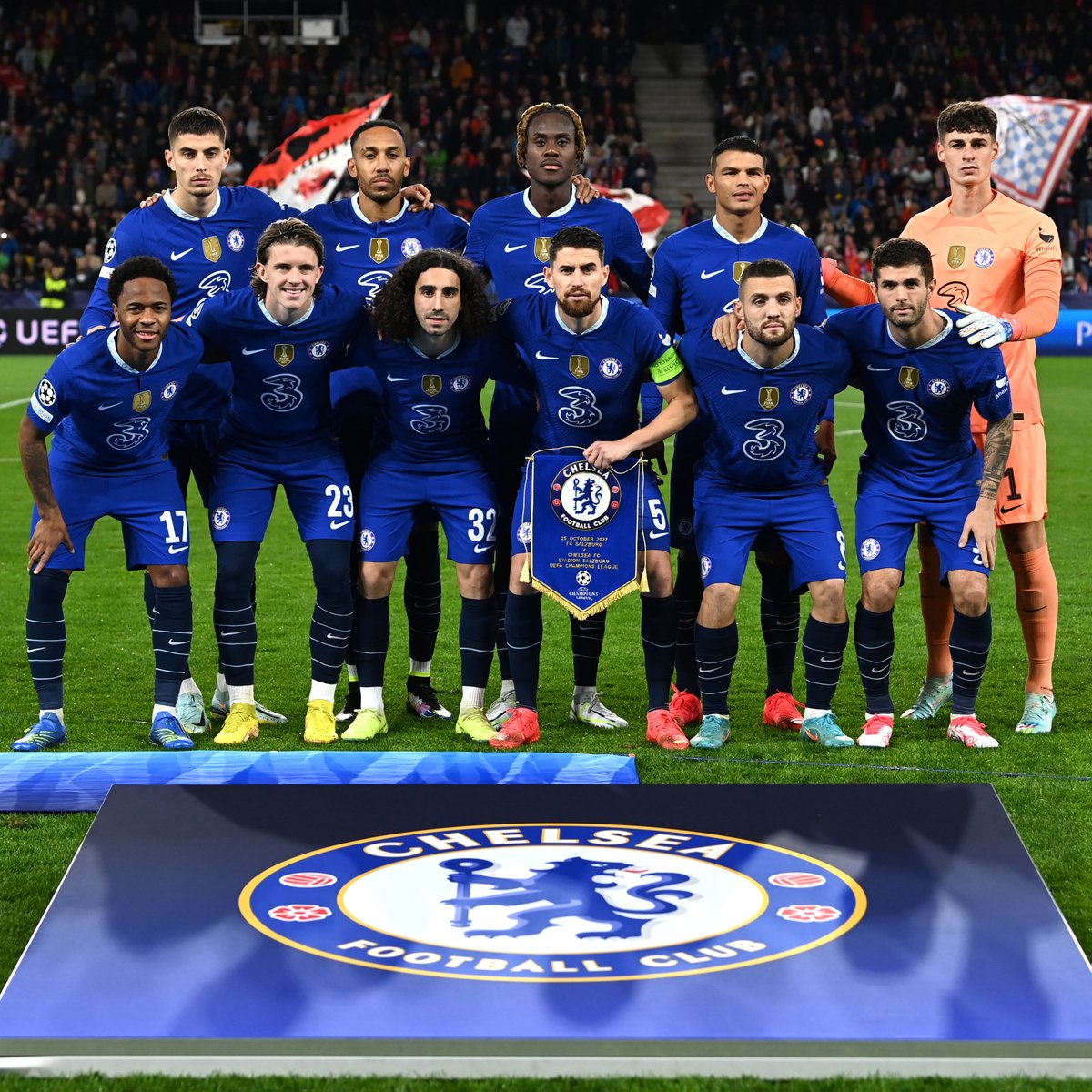 ChelseaFCinUSA's tweet photo. Squad ✊ https://t.co/KobugypuyC