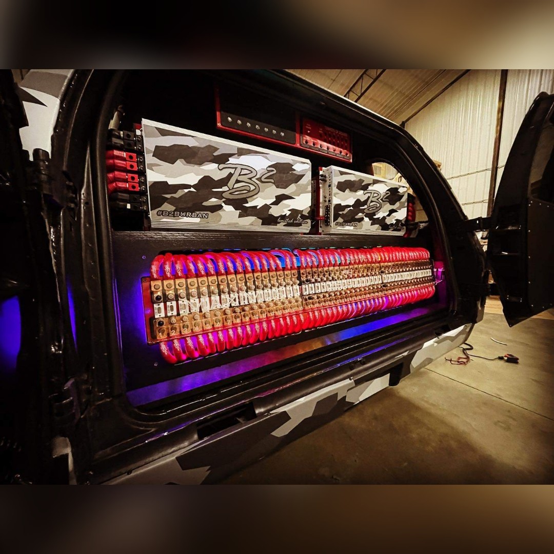 the12voltmag's tweet photo. 🔊🔊👌⚡️⚡️💪#ThatB2guy got the #b2burban cleaned up and ready for #SEMA2022 and might I say, it looks NICE!
🛒Shop #caraudio - https://t.co/chMUIdLH8O
#12voltmag #prvaudio #12volt #caraudioaddicts #subwoofers https://t.co/AAqZZHWONd