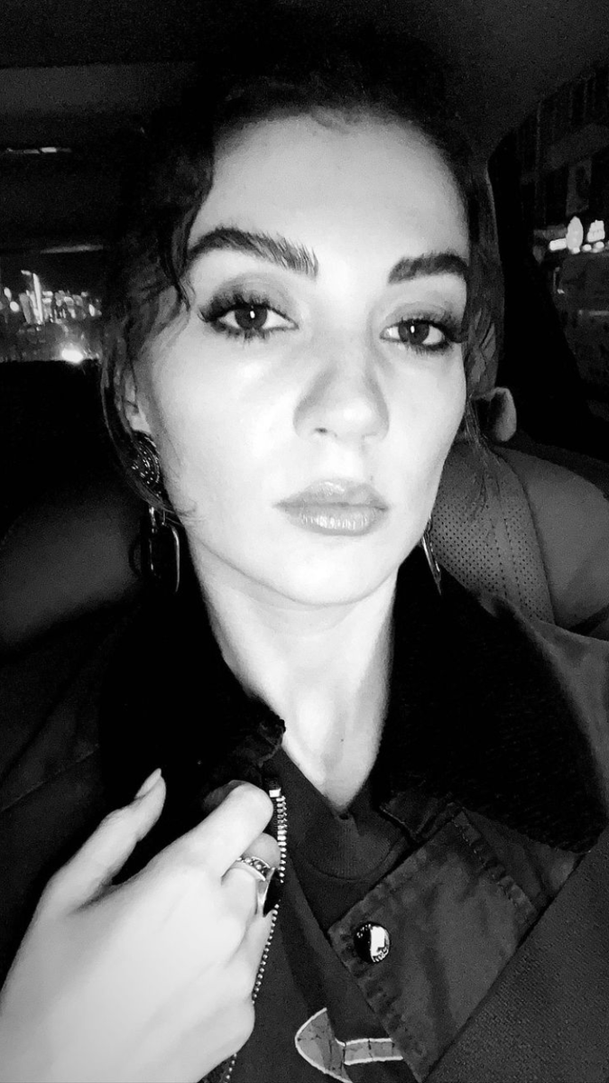 Senozberk's tweet photo. 🖤 #BurcuÖzberk https://t.co/P7NA2AyuZG