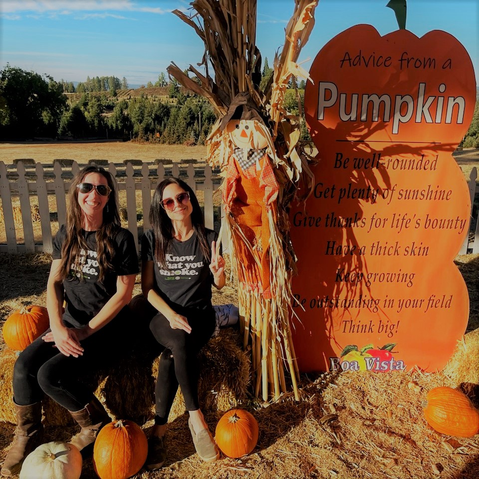 Happy Fall from Green Leaf Lab!  

#Fallfun with @iriee_girlee and @brickandburke
#womenrun #womanownedbusiness #pickin #pumpkins #photooftheday @greenleaflab #knowwhatyousmoke