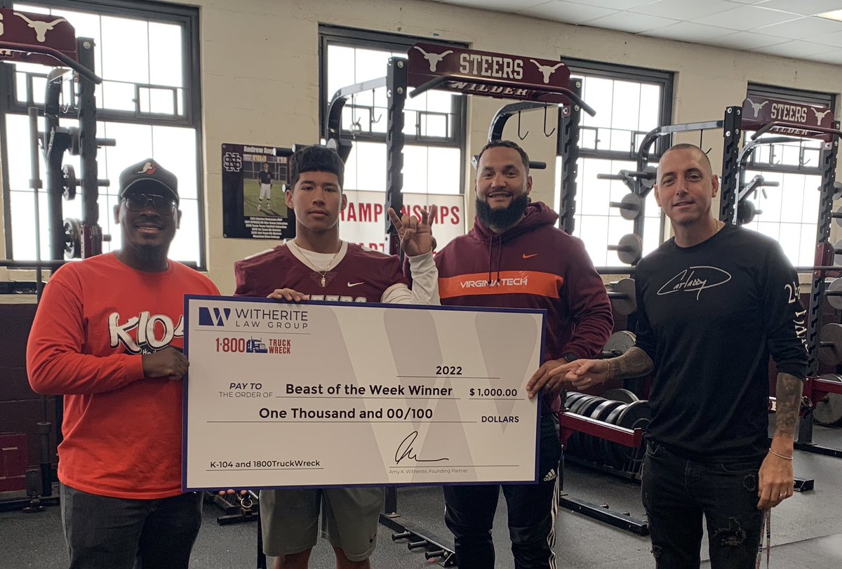 RonMurrayJr's tweet photo. #K104/1-800 Truck Wreck BEAST OF THE WEEK‼️

Congrats to Julio Jaramillo and the FW North Side football program on receiving their $1,000 donation‼️

Thank you to Amy Witherite and 1-800 Truck Wreck‼️

#txhsfb #dfw #fortworth #SteersUp #SteerNation 
#K104inTheCommunity #dallas https://t.co/6W3JvIBaFF